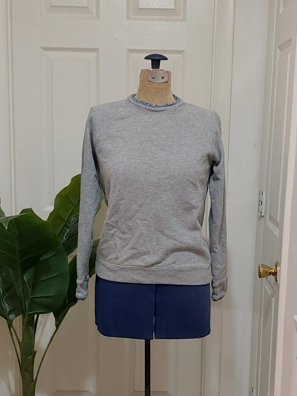 J. Crew Light Gray Women’s Crewneck Sweater Size Small